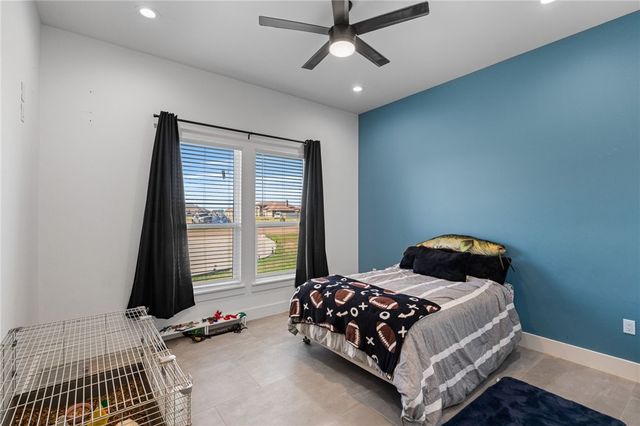 2426 Loxley Dr, Corpus Christi, TX 78415