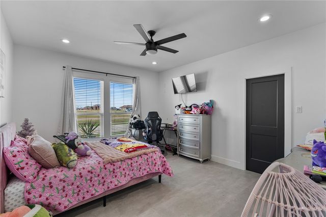 2426 Loxley Dr, Corpus Christi, TX 78415