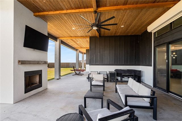 2426 Loxley Dr, Corpus Christi, TX 78415