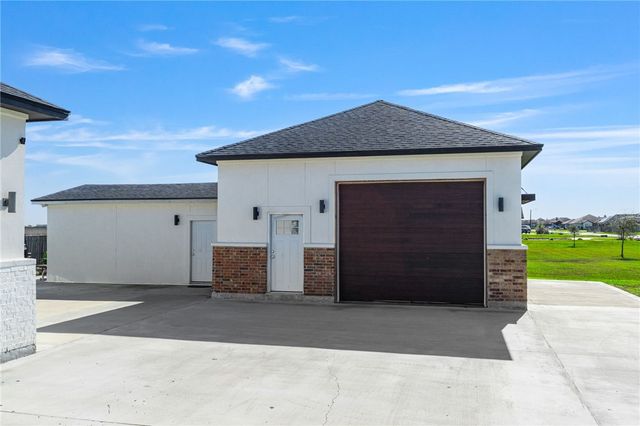 2426 Loxley Dr, Corpus Christi, TX 78415