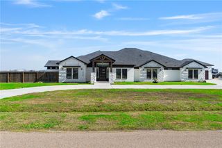 2426 Loxley Dr, Corpus Christi, TX 78415