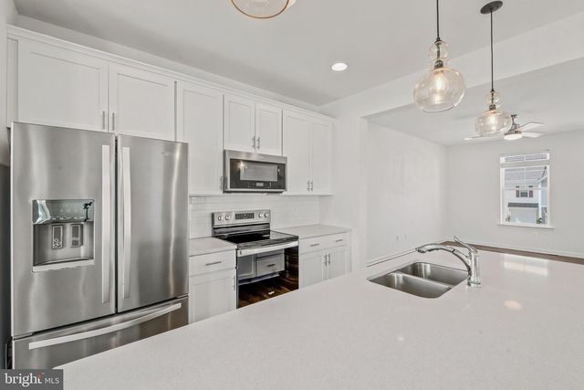 242 CHARTERHOUSE ST, Falling Waters, WV 25419