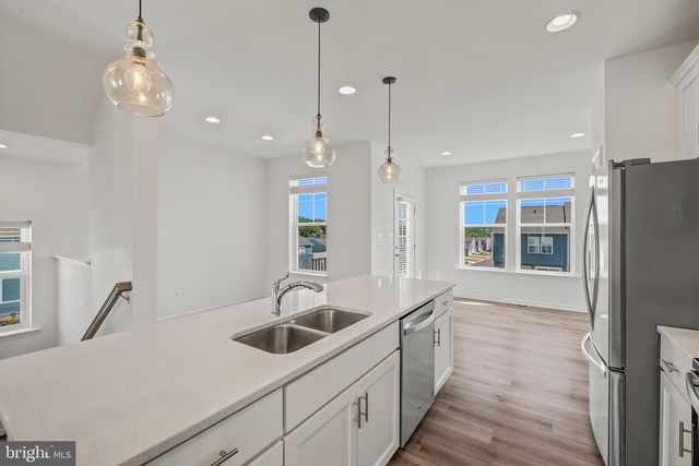 242 CHARTERHOUSE ST, Falling Waters, WV 25419