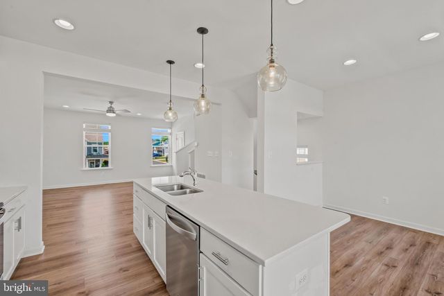 242 CHARTERHOUSE ST, Falling Waters, WV 25419