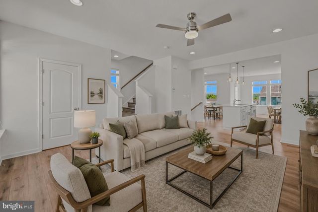 242 CHARTERHOUSE ST, Falling Waters, WV 25419