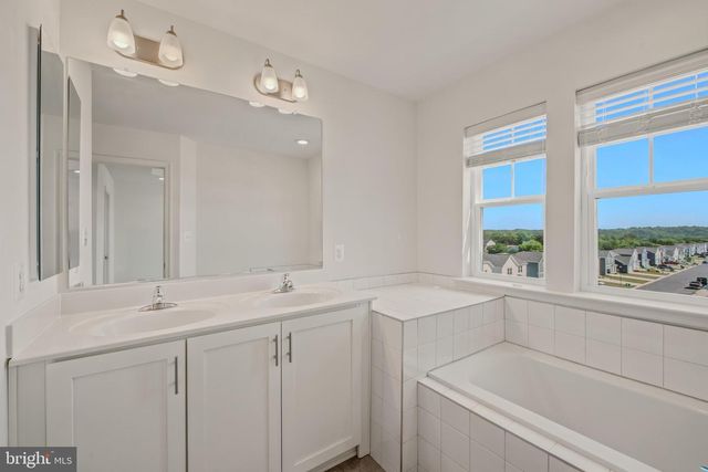 242 CHARTERHOUSE ST, Falling Waters, WV 25419