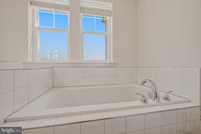 242 CHARTERHOUSE ST, Falling Waters, WV 25419