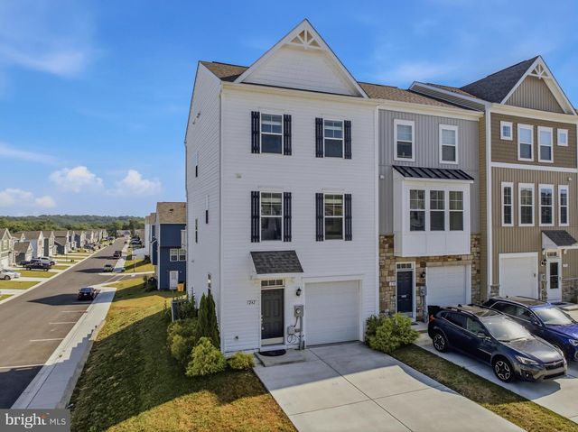 242 CHARTERHOUSE ST, Falling Waters, WV 25419