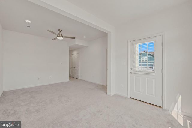 242 CHARTERHOUSE ST, Falling Waters, WV 25419