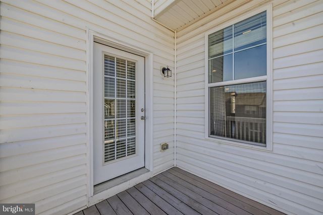 242 CHARTERHOUSE ST, Falling Waters, WV 25419