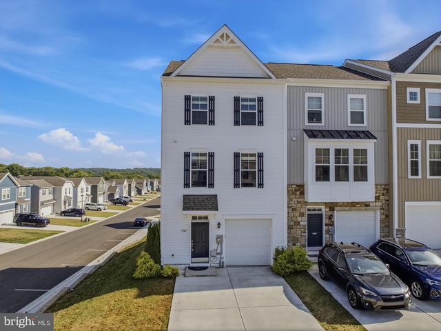 242 CHARTERHOUSE ST, Falling Waters, WV 25419