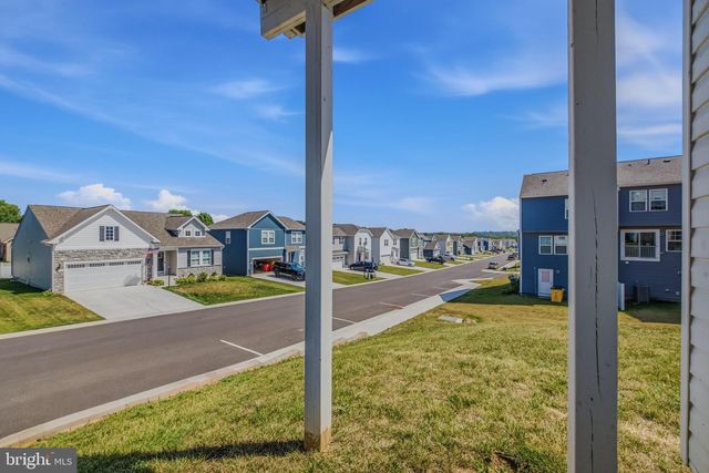 242 CHARTERHOUSE ST, Falling Waters, WV 25419