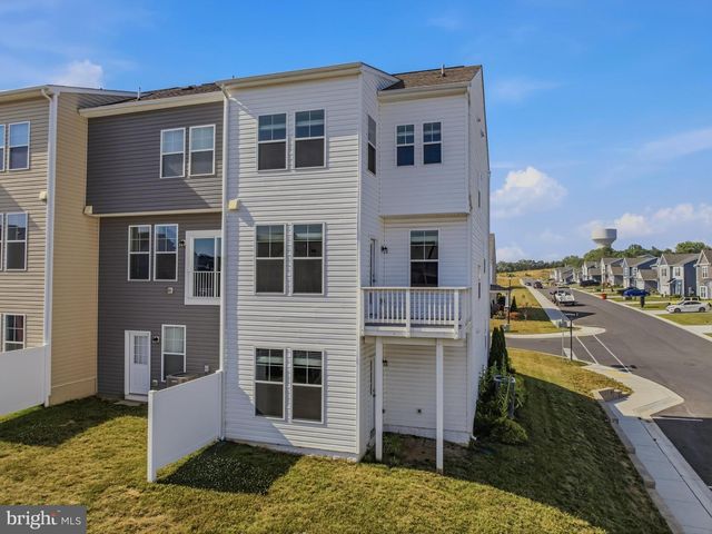 242 CHARTERHOUSE ST, Falling Waters, WV 25419