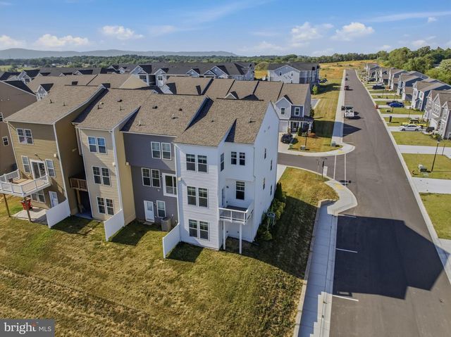 242 CHARTERHOUSE ST, Falling Waters, WV 25419