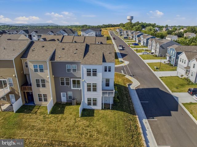 242 CHARTERHOUSE ST, Falling Waters, WV 25419