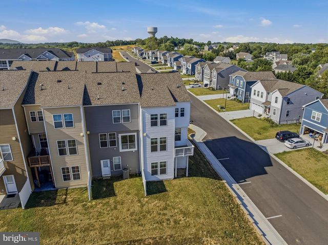 242 CHARTERHOUSE ST, Falling Waters, WV 25419