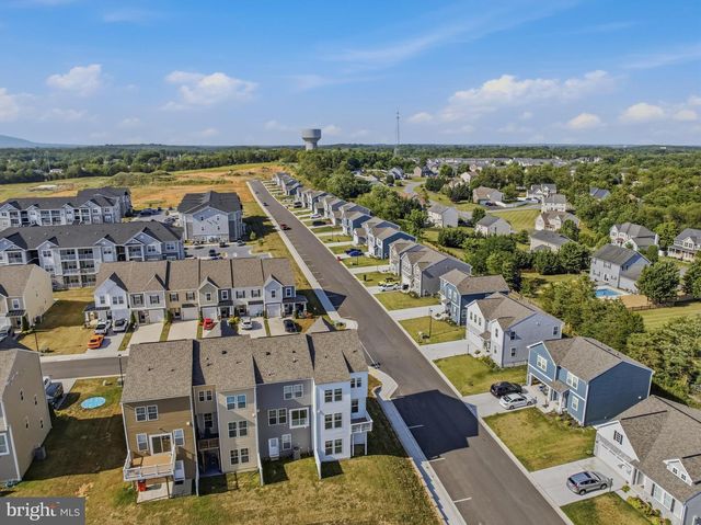 242 CHARTERHOUSE ST, Falling Waters, WV 25419