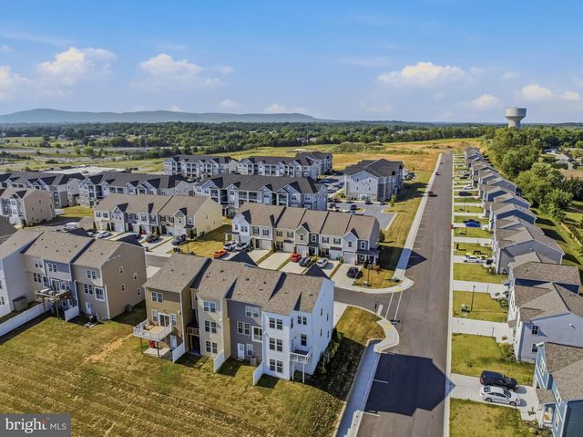 242 CHARTERHOUSE ST, Falling Waters, WV 25419