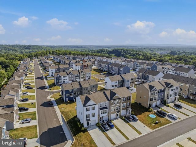 242 CHARTERHOUSE ST, Falling Waters, WV 25419