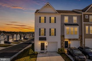 242 CHARTERHOUSE ST, Falling Waters, WV 25419