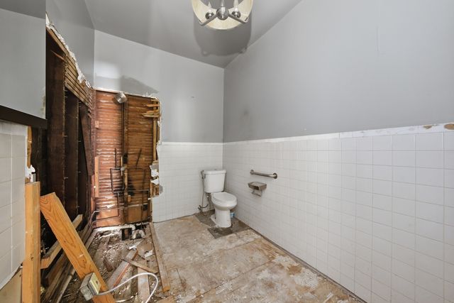 8750 S Princeton Avenue, Chicago, IL 60620