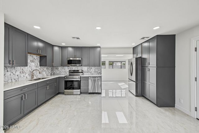 7525 E MORELAND Street, Scottsdale, AZ 85257