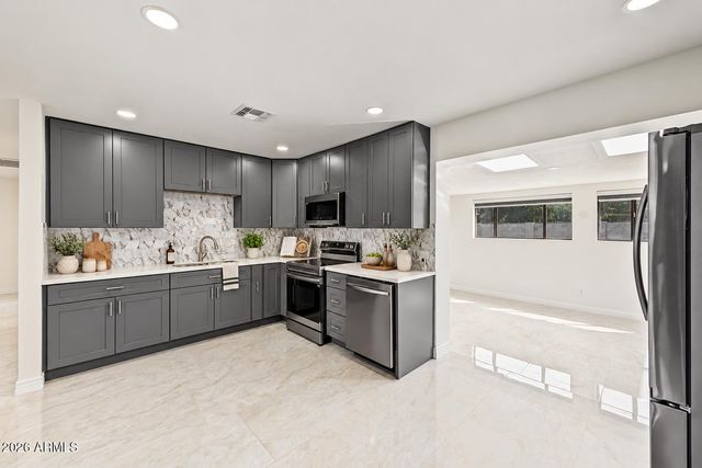 7525 E MORELAND Street, Scottsdale, AZ 85257