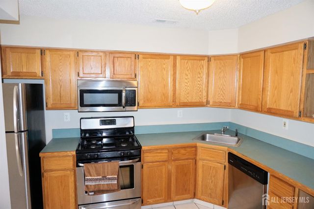 62 Colleen Court, South Brunswick, NJ 08824