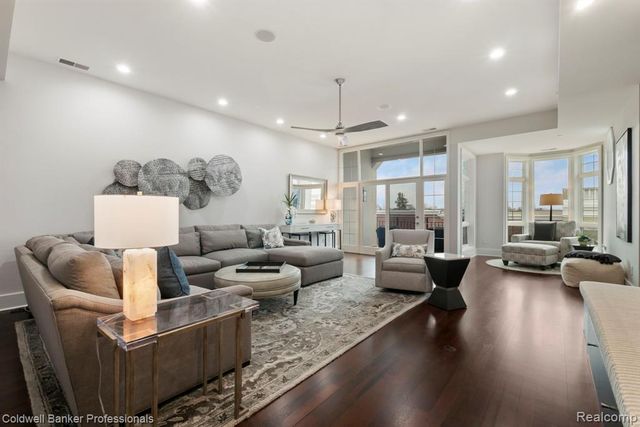 801 W Ann Arbor Trail 306, Plymouth, MI 48170