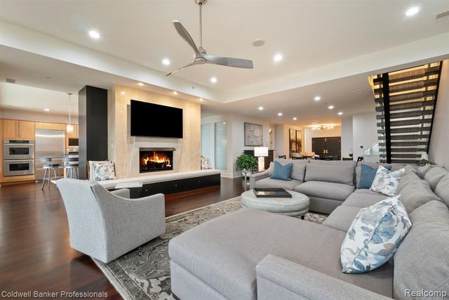 801 W Ann Arbor Trail 306, Plymouth, MI 48170