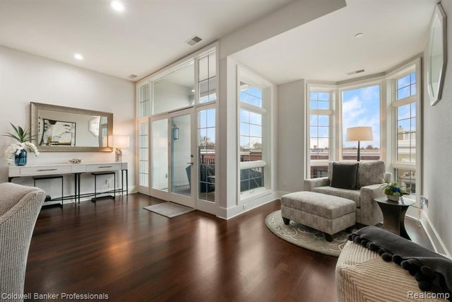 801 W Ann Arbor Trail 306, Plymouth, MI 48170