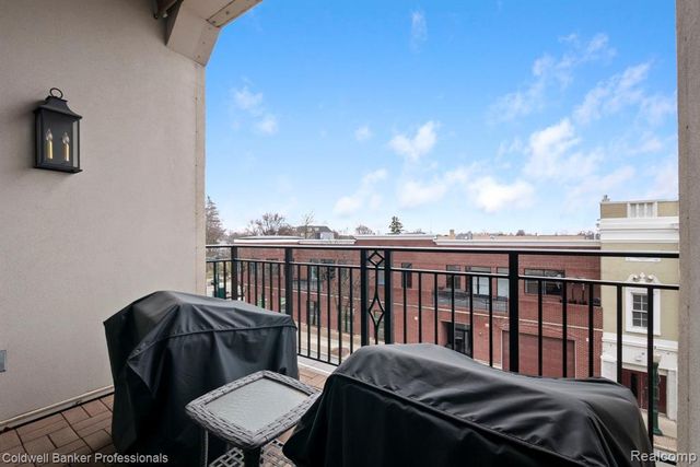 801 W Ann Arbor Trail 306, Plymouth, MI 48170