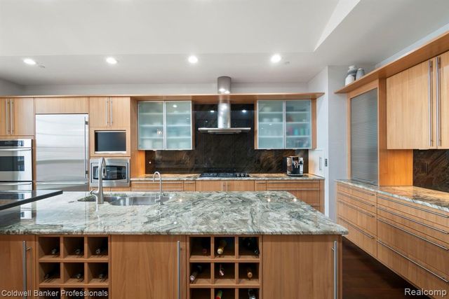 801 W Ann Arbor Trail 306, Plymouth, MI 48170