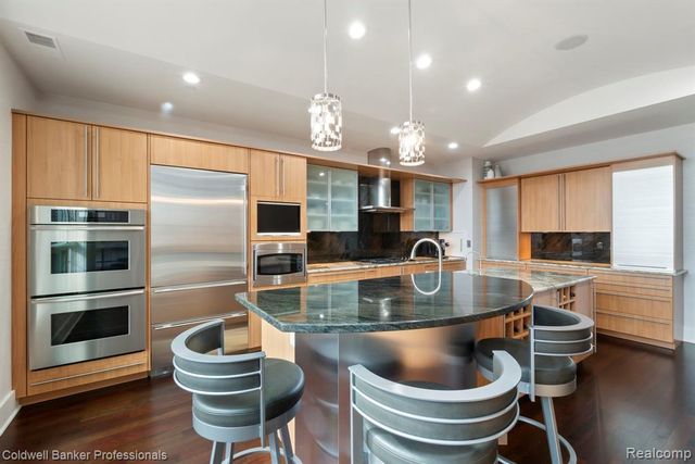 801 W Ann Arbor Trail 306, Plymouth, MI 48170