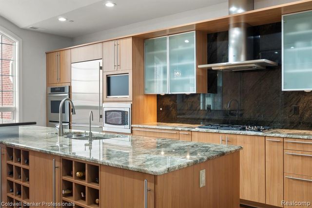 801 W Ann Arbor Trail 306, Plymouth, MI 48170