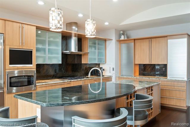 801 W Ann Arbor Trail 306, Plymouth, MI 48170