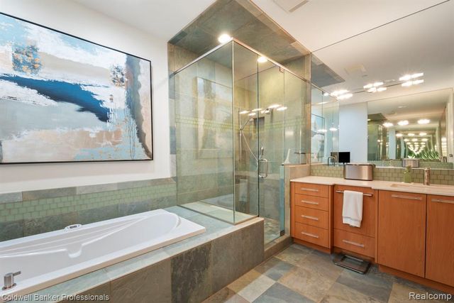 801 W Ann Arbor Trail 306, Plymouth, MI 48170