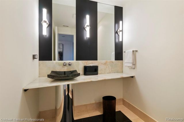 801 W Ann Arbor Trail 306, Plymouth, MI 48170