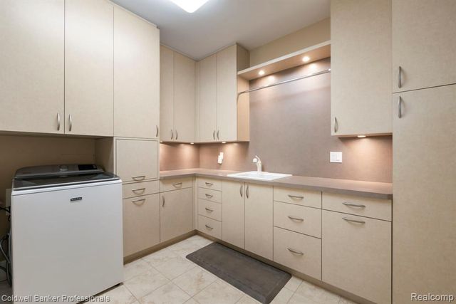 801 W Ann Arbor Trail 306, Plymouth, MI 48170