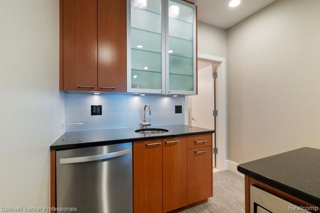 801 W Ann Arbor Trail 306, Plymouth, MI 48170