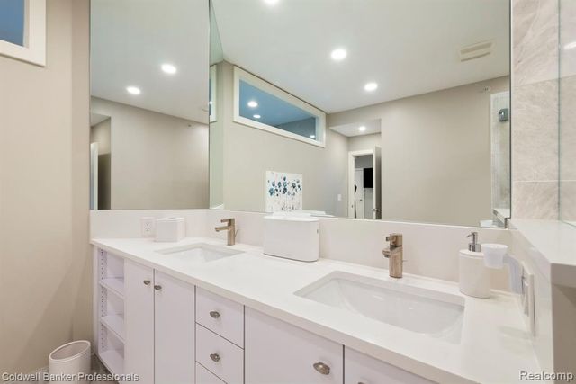 801 W Ann Arbor Trail 306, Plymouth, MI 48170