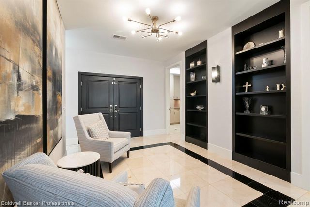 801 W Ann Arbor Trail 306, Plymouth, MI 48170