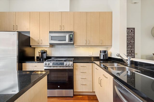 1219 N Sedgwick Street, Chicago, IL 60610