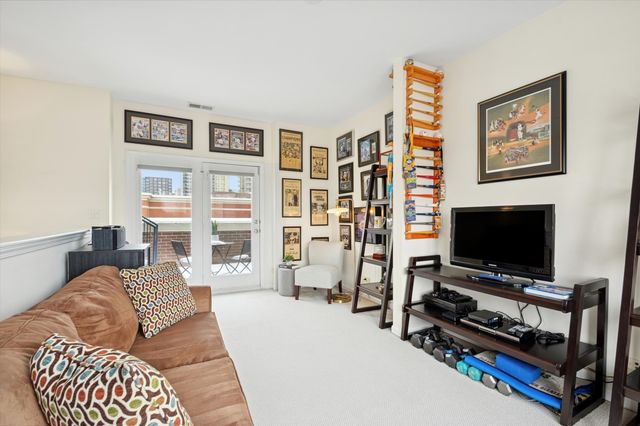 1219 N Sedgwick Street, Chicago, IL 60610