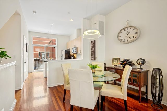 1219 N Sedgwick Street, Chicago, IL 60610