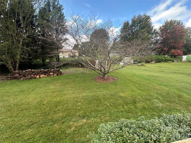 6 Kendrick Court, Flat Rock, NC 28731