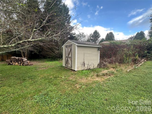 6 Kendrick Court, Flat Rock, NC 28731