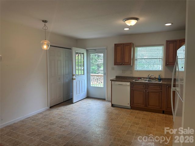 6 Kendrick Court, Flat Rock, NC 28731