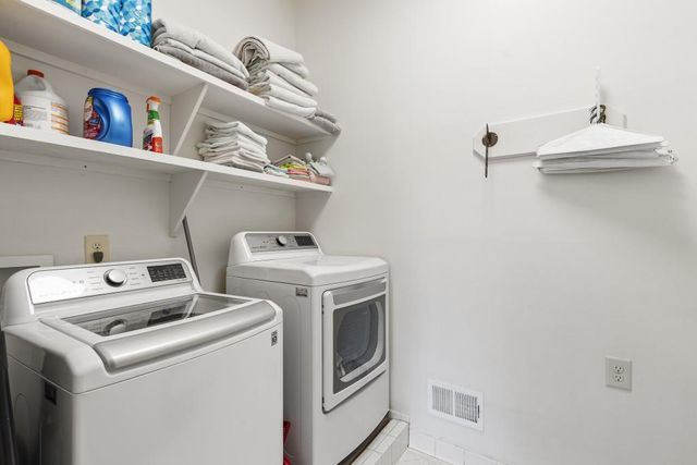 9 Nacoochee Place NW, Atlanta, GA 30305