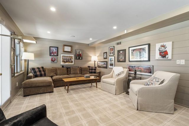 9 Nacoochee Place NW, Atlanta, GA 30305